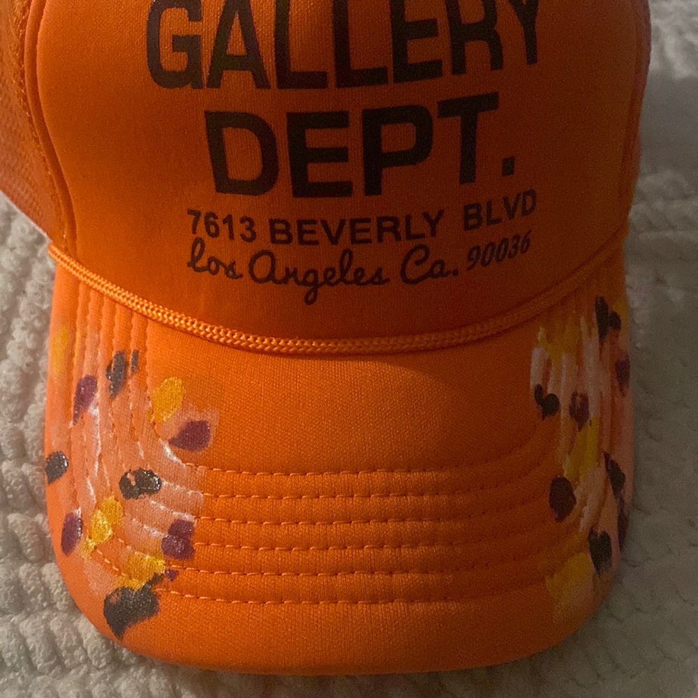 Gallery dept snap hat